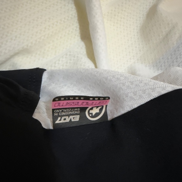 Assos women’s (I think) large bike jersey - Picture 10 of 10